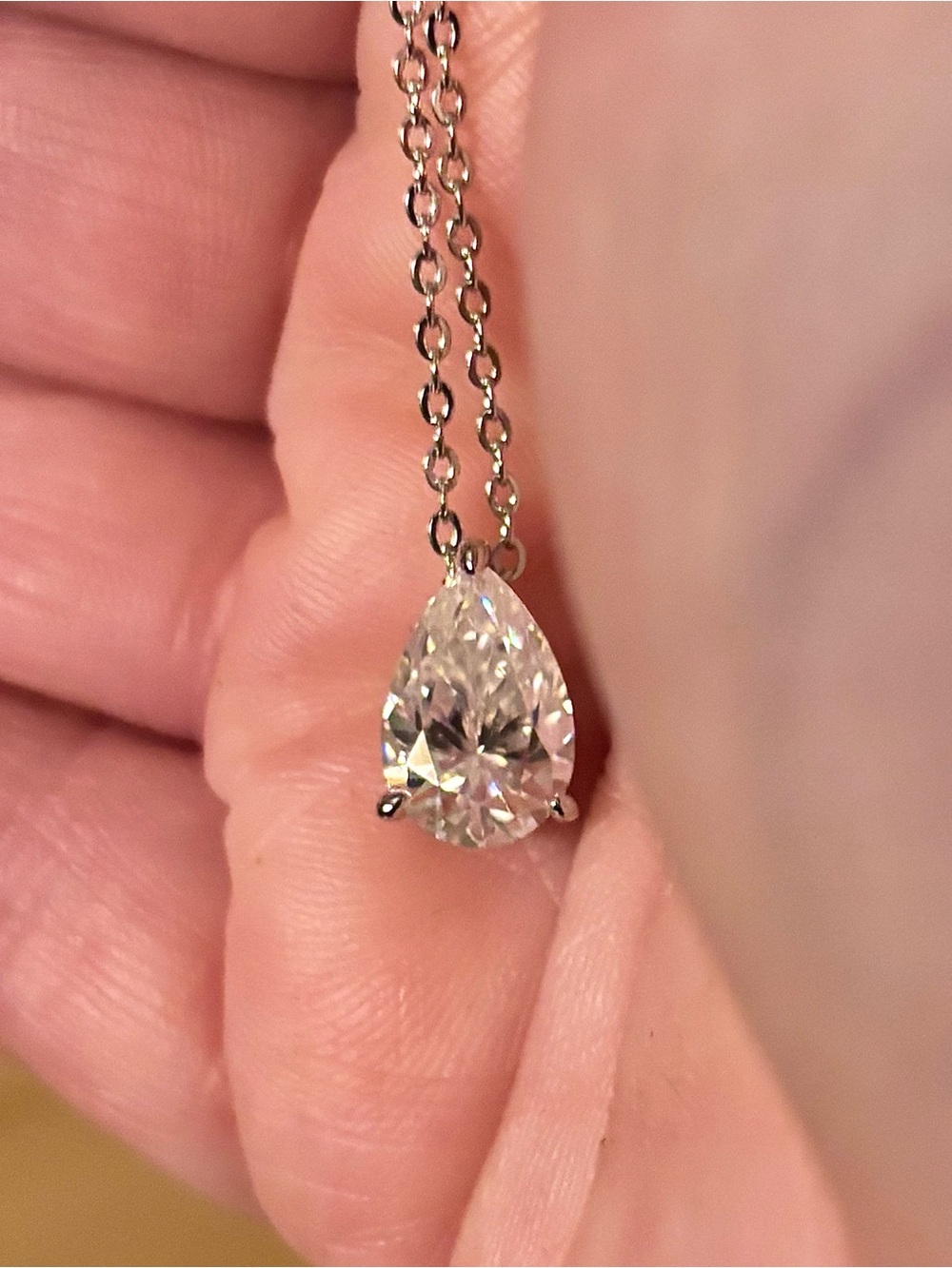 A GORGEOUS certified 4ct pear-cut Moissanite pendant necklace in sterling & 18k - Picture 6 of 14